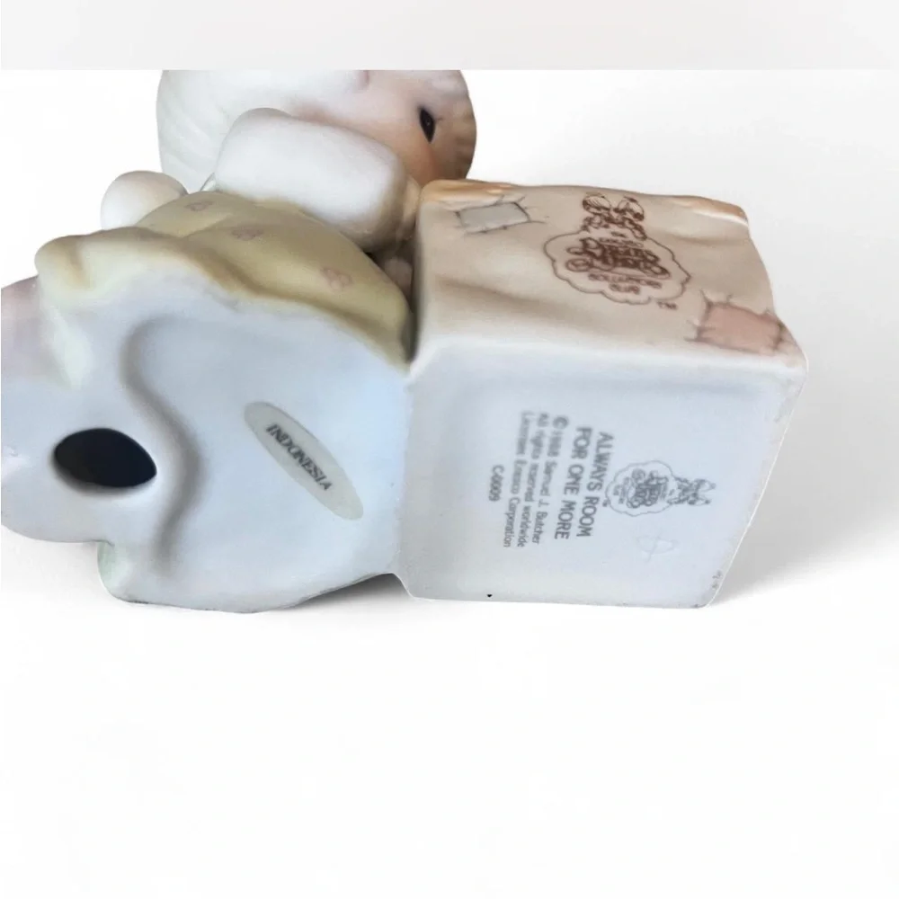 Precious Moments Figurine - ‘Always room for one more’